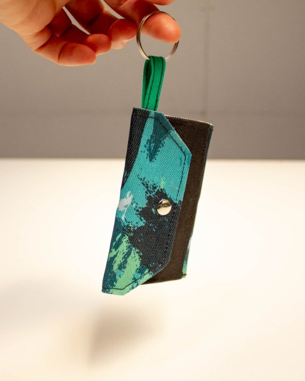 Producto - Tarjetero estampado pinceladas