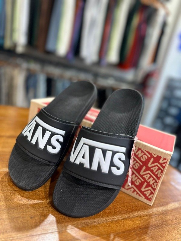 Producto - Chancla Vans negra con blanco