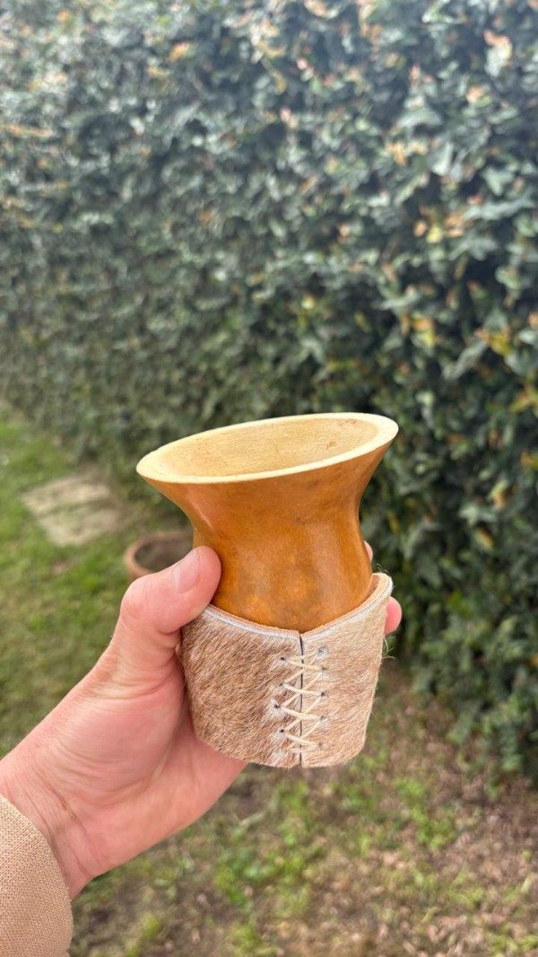 Producto - Mate criollo con base de cuero crudo / pelos - 1