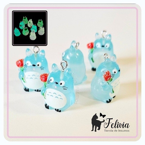 Producto - Dije Totoro Luminoso. Celeste