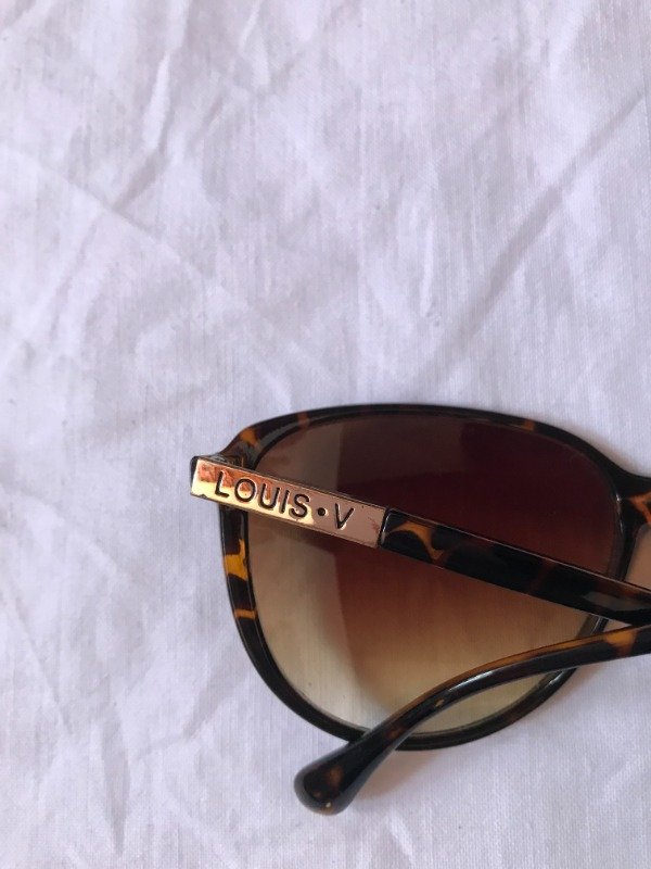 Producto - Vintage bootleg L.V. sunglasses.