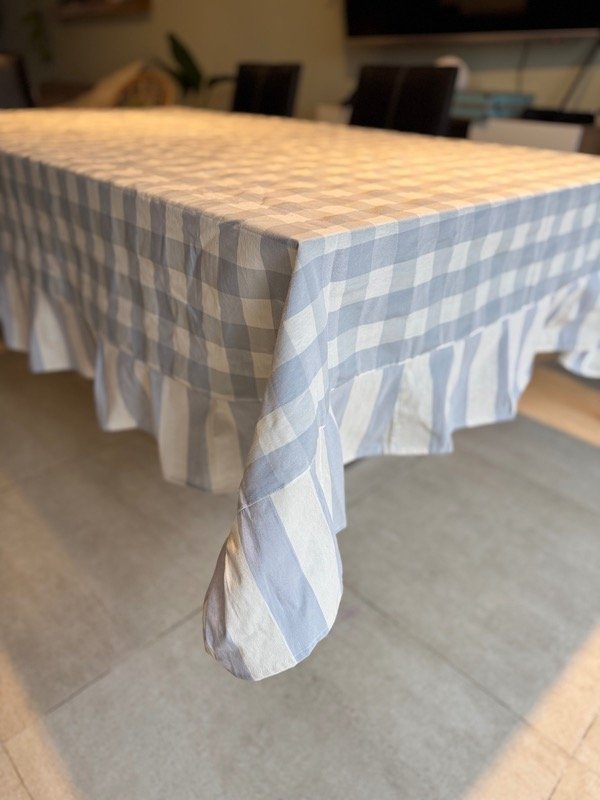 Producto - Mantel tusor picnic celeste grisáceo con volados a rayas - 1