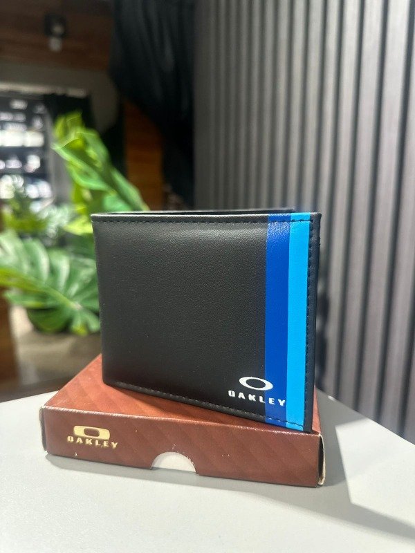 Producto - Billetera Dakley negra con azul