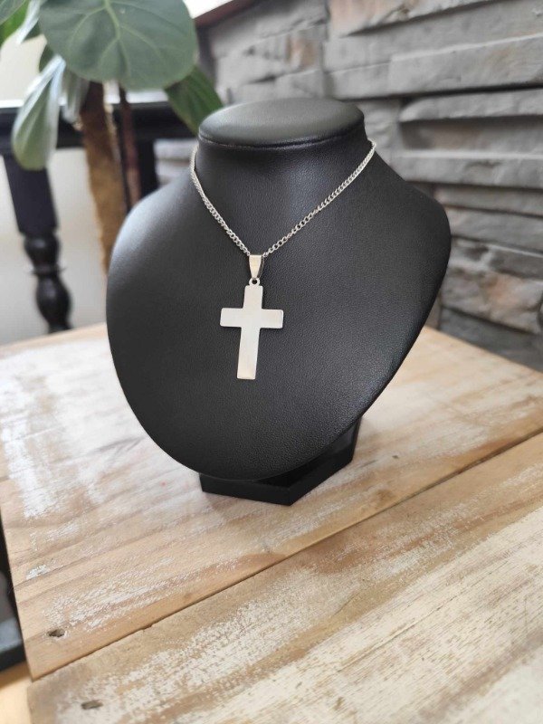 Producto - Collar cruz plana modelo 1. Acero quirúrgico.