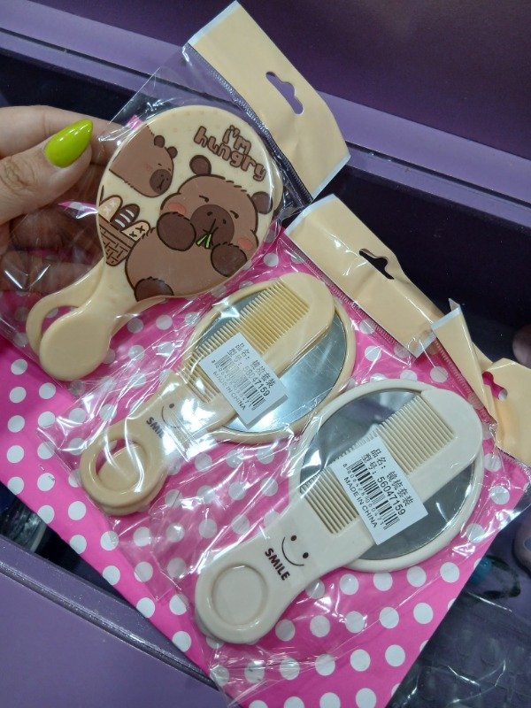 Producto - Espejo de mano +mini peine capibara