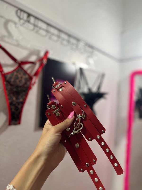 Producto - ESPOSAS CUERINA