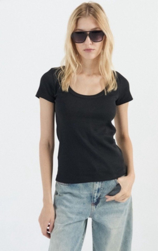 Producto - Remera St. Marie Mikah morley