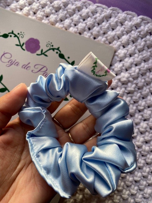 Producto - Scrunchie mini celeste pastel satén