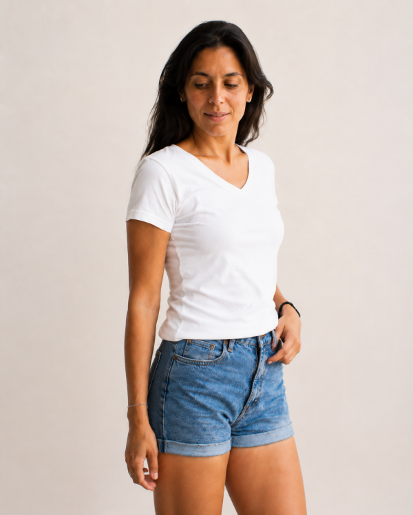 Producto - Remera cuello V blanca - 1