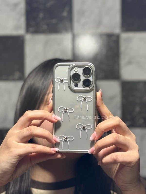 Producto - Case metalizada mate silver moños perlitas iPhone - 1