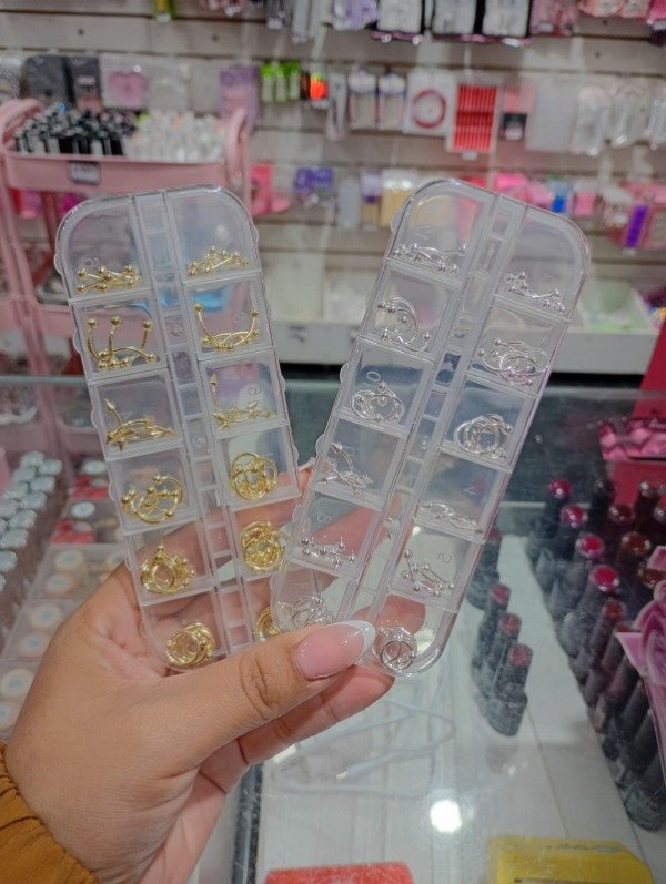 Producto - Decoración Piercing  de Uñas Metálica