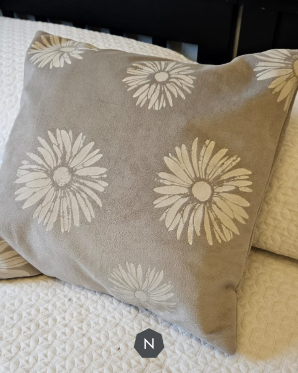 Producto - Funda almohadón margaritas estampadas
