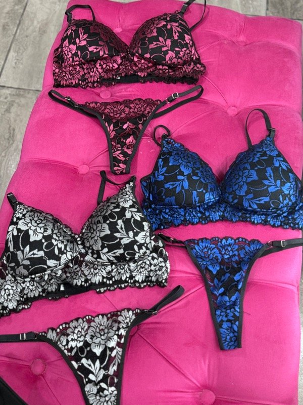 Producto - Conjunto triángulo encaje flores