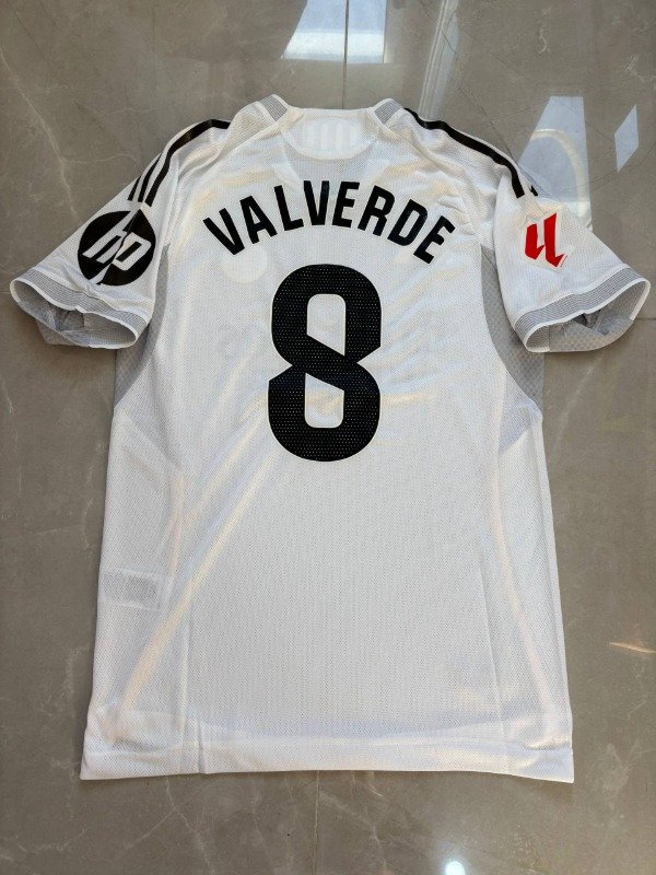 Producto - Real Madrid Local 25/26 Version jugador 8 Valverde