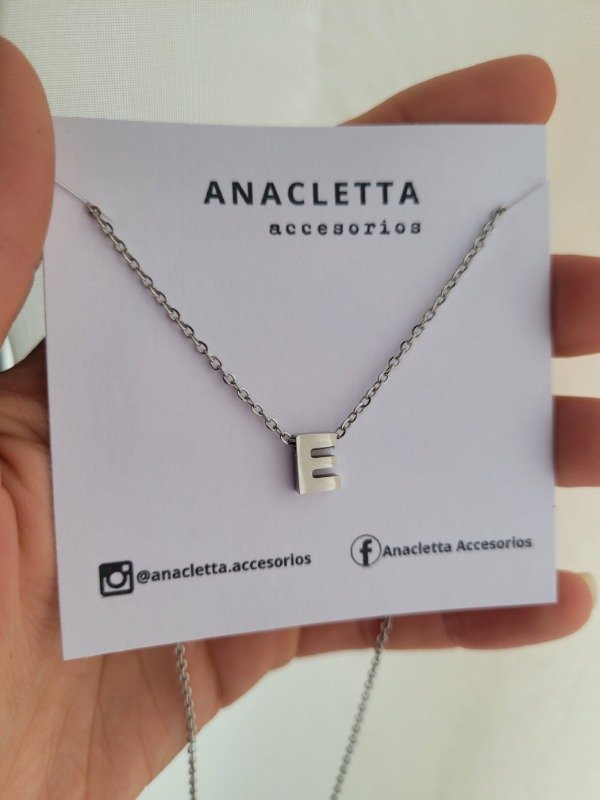Producto - Gargantilla incial pasante E AQ