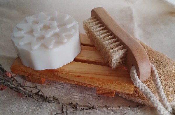 Producto - Jabón + Jabonera + Manoplín Vegetal +Cepillo