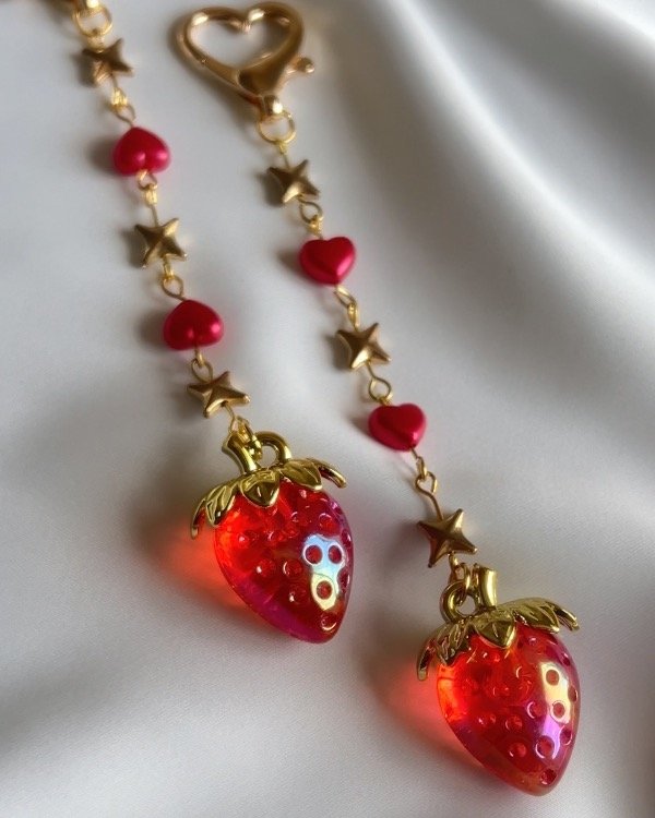 Producto - Llavero frutillita