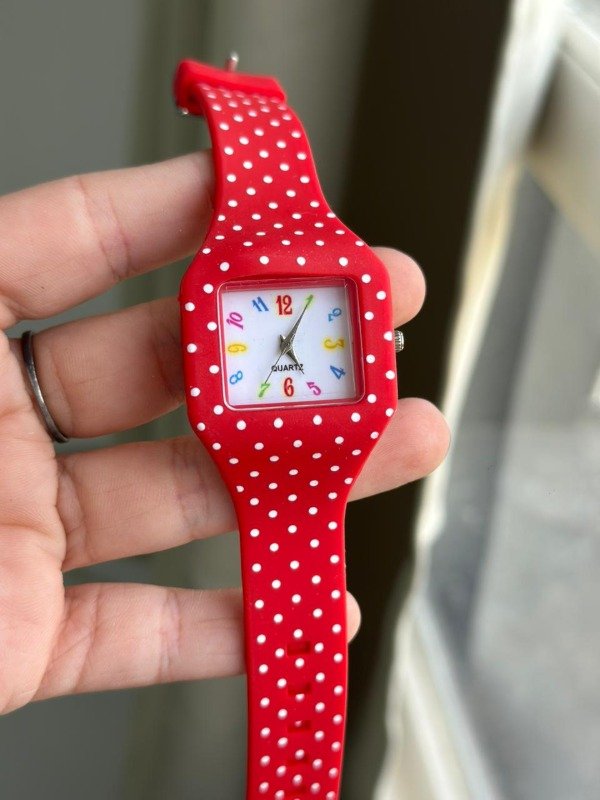 Producto - Reloj de dama lunares rojo femenino 40ml