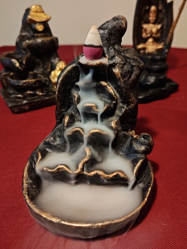 Producto - Cascadas de Humo con 10 Conitos, promoción