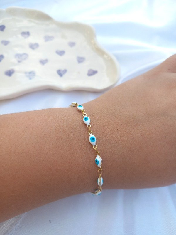 Producto - pulsera ojitos golden (blanco y celeste)