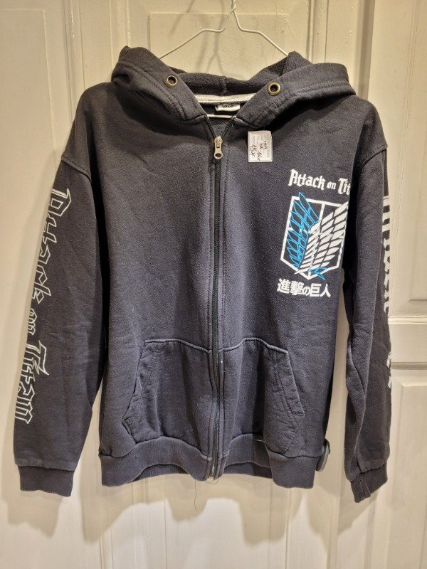 Producto - Buzo negro con cierre y capucha Talle 14 años - PRECIO: 15X