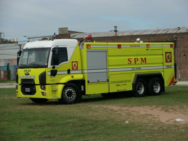 Producto - Autobomba Urbana Modelo W10000 Jumbo montada sobre Ford Cargo 1722