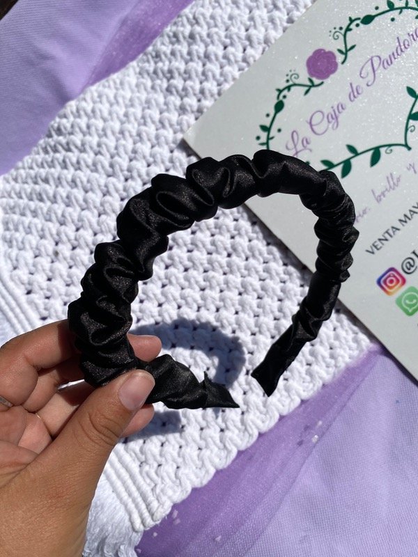 Producto - Vincha negra satén