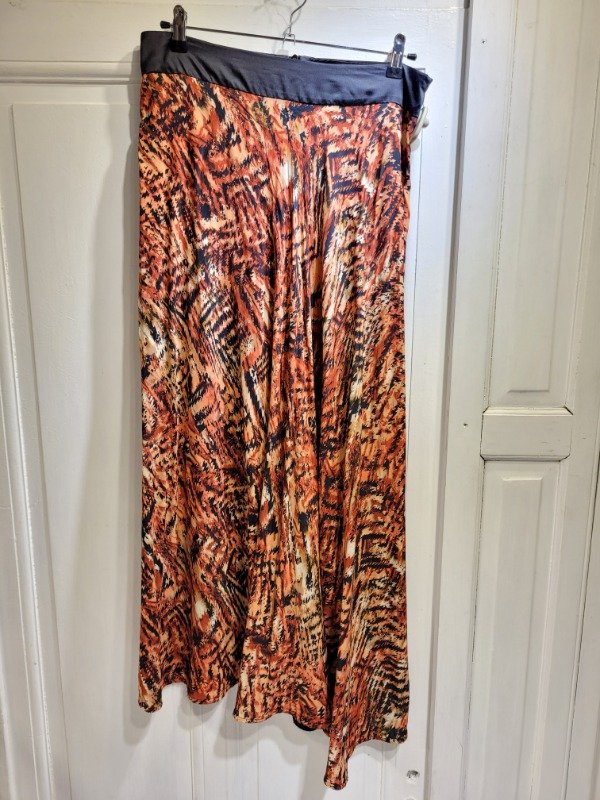 Producto - Falda TUCCI estampada de fibrana Talle M - PRECIO: 48X