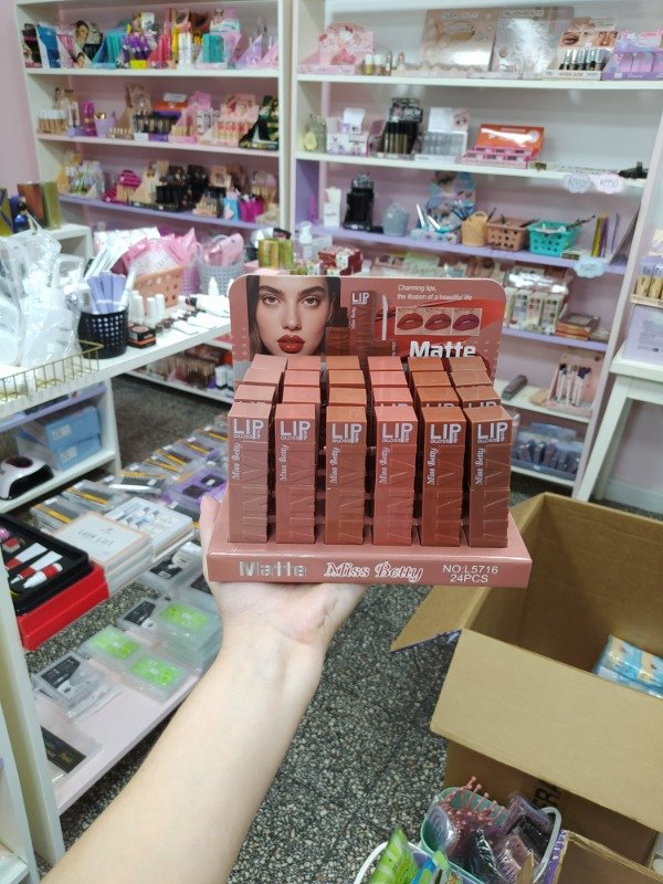 Producto - Labial matte miss betty