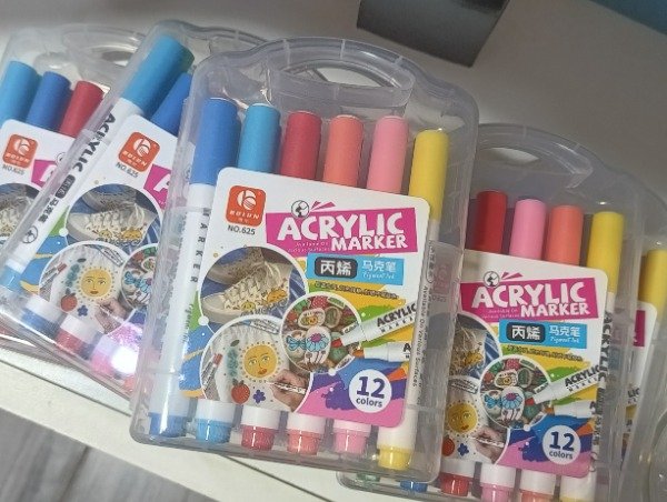 Producto - Cajita de 12 colores acrílicos