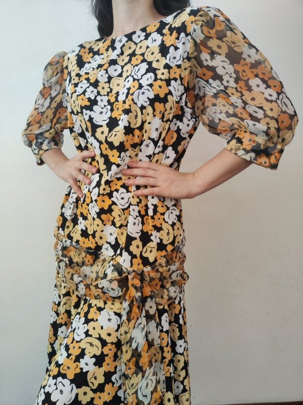 Vestido flores amarillas, blancas y negras negro — imagen 4