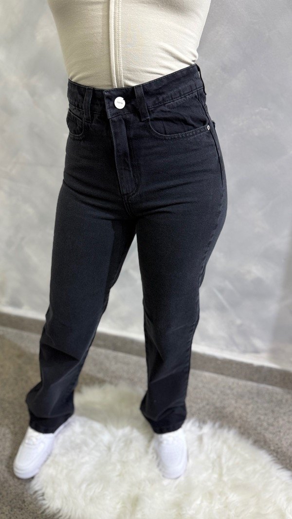 Producto - Straight Black Pieta