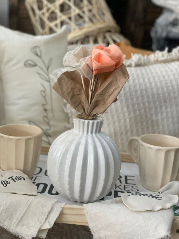 Producto - Florero White con 2 Flores