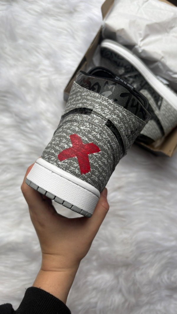 Producto - JORDAN RETRO 1 x KAWS REBELLIONAIRE - 2