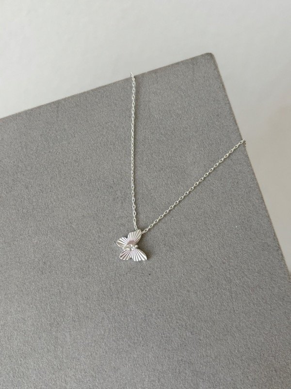 Producto - Collar con Mariposa y Cristal Acero Blanco