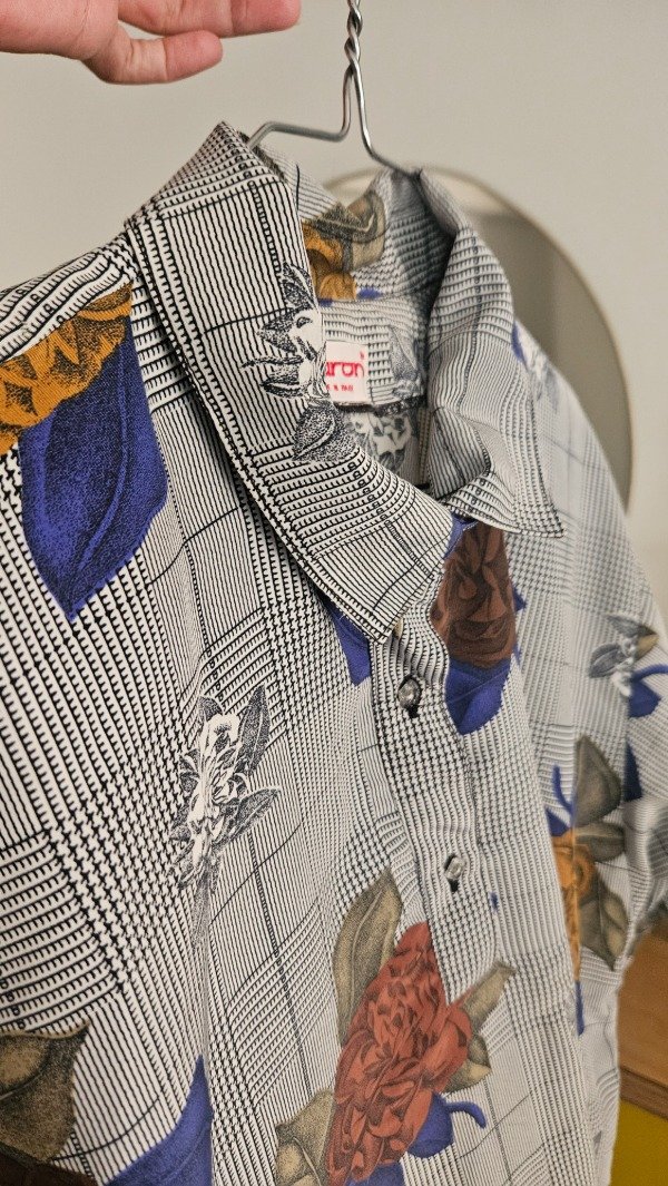 Camisa Escocesa y Flores