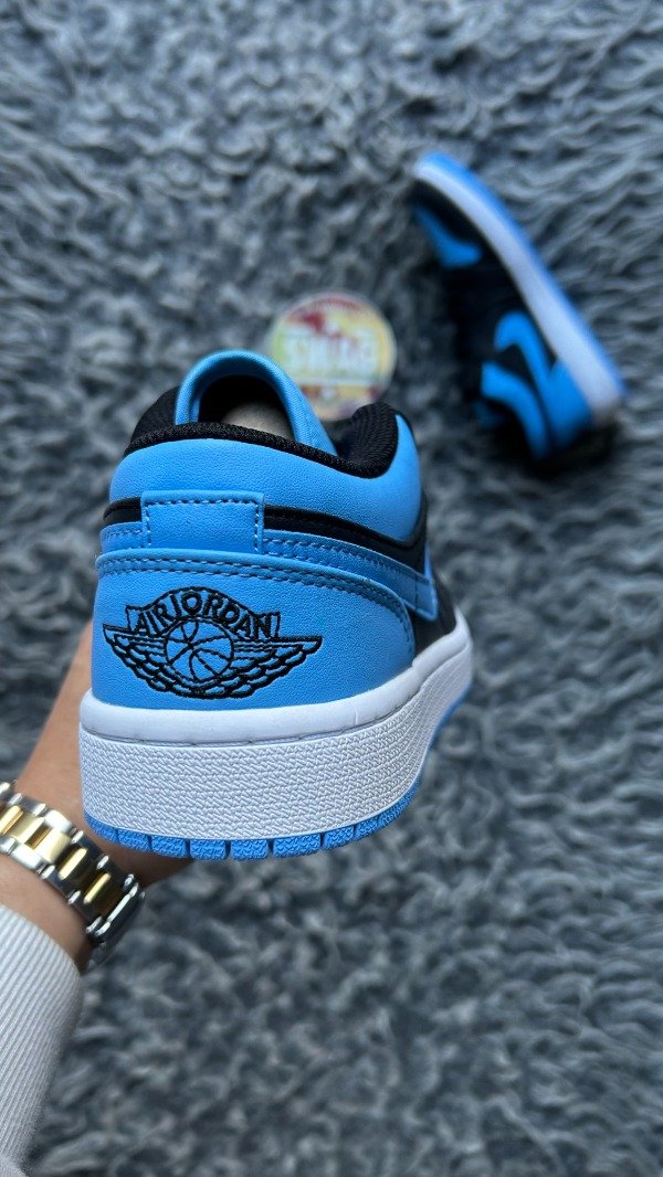 Producto - JORDAN RETRO 1 LOW UNIVERSITY BLUE - 2