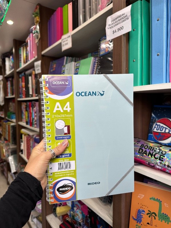 Producto - Cuaderno A4 Ocean Claro Rayado CON CARPETA