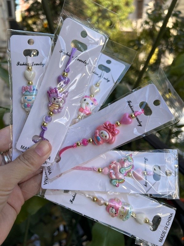 Producto - 5 pulseras de hilo kuromi kity