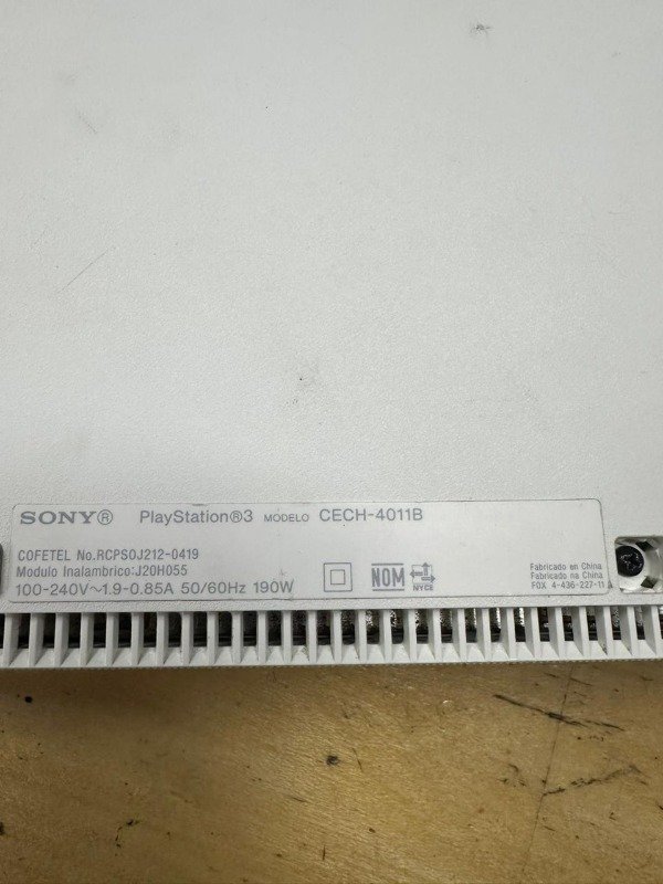 Producto - Playstation 3 Super Slim Blanca con Joystick y Juego - 6