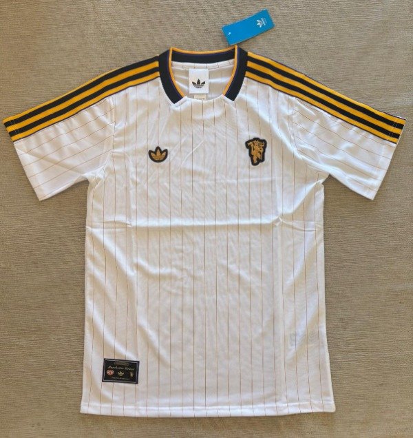Producto - Remera alternativa blanca Manchester United 25/26