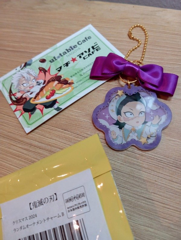 Producto - Genya cafe Keychain + card original