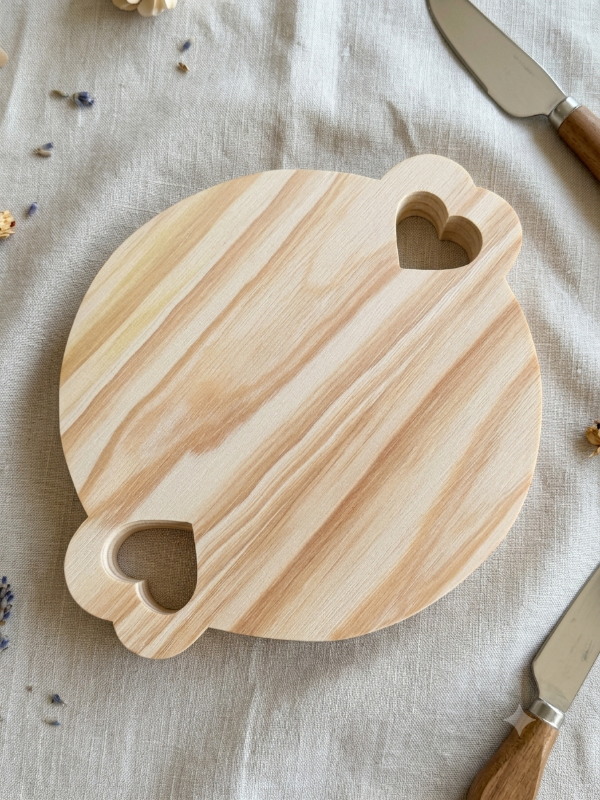 Producto - Tabla redonda con asa corazón