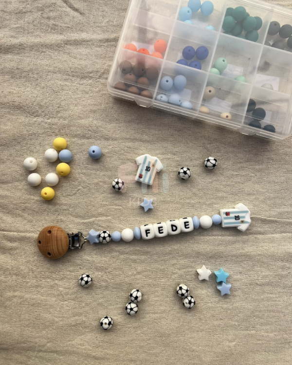 Producto - Porta chupete personalizado: Argentina + Messi + Broche de madera