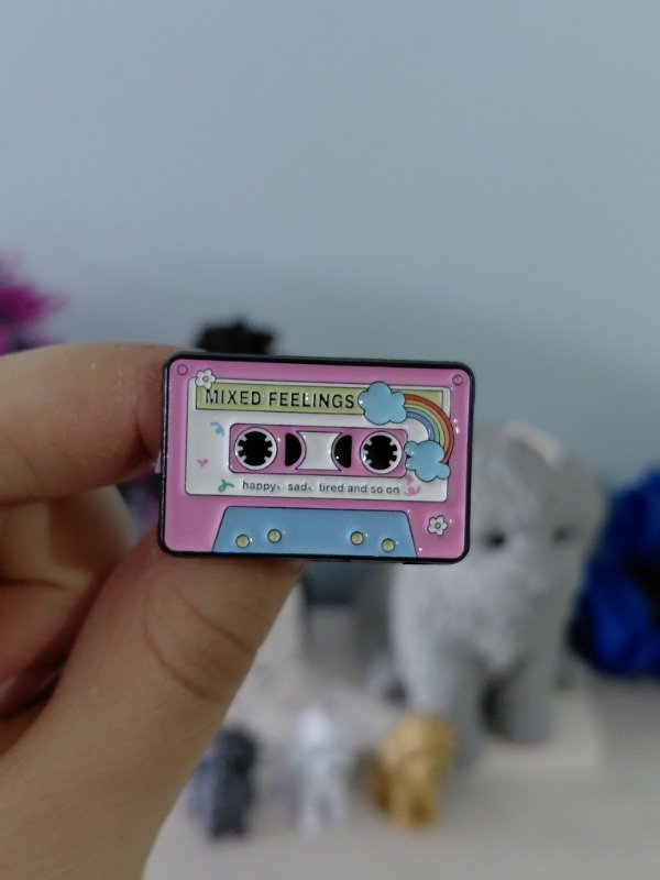 Producto - Pin metalizado - Cassette "Mixed feelings" #2706