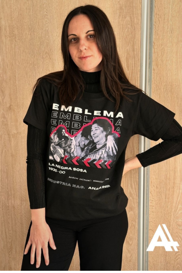 Producto - Remera Unisex Estampada "LA NEGRA SOSA"