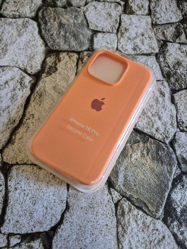 Producto - Funda silicone case logo Iphone 16 Pro naranja