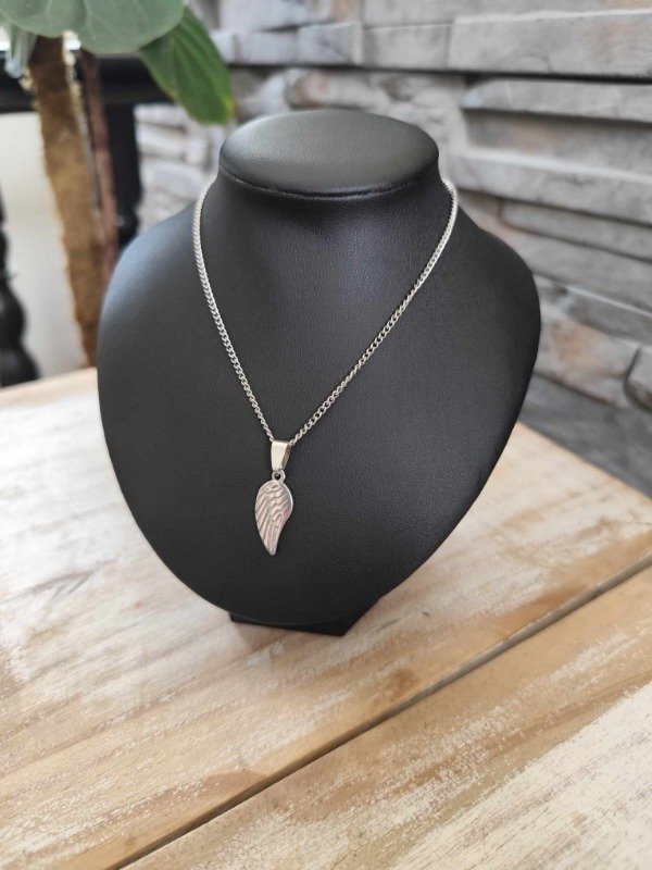 Producto - Collar ala de ángel. Acero quirúrgico.