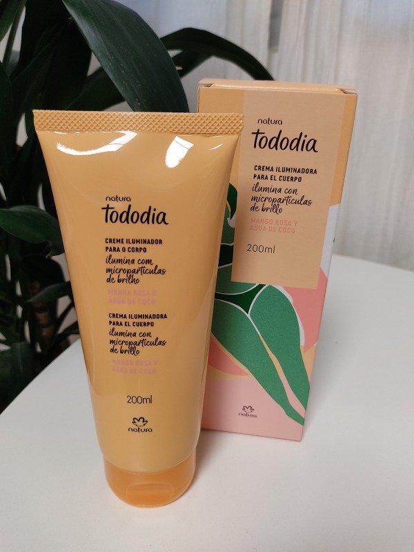 Producto - Tododia crema iluminadora Mango rosa y agua de coco 200ml