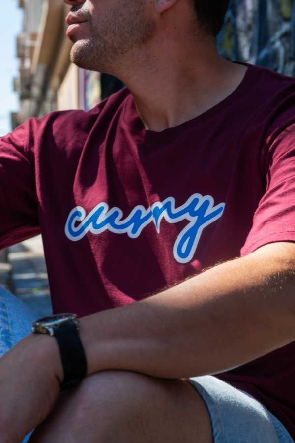 Producto - REMERA CURRY VIBE Oversize bordo azul